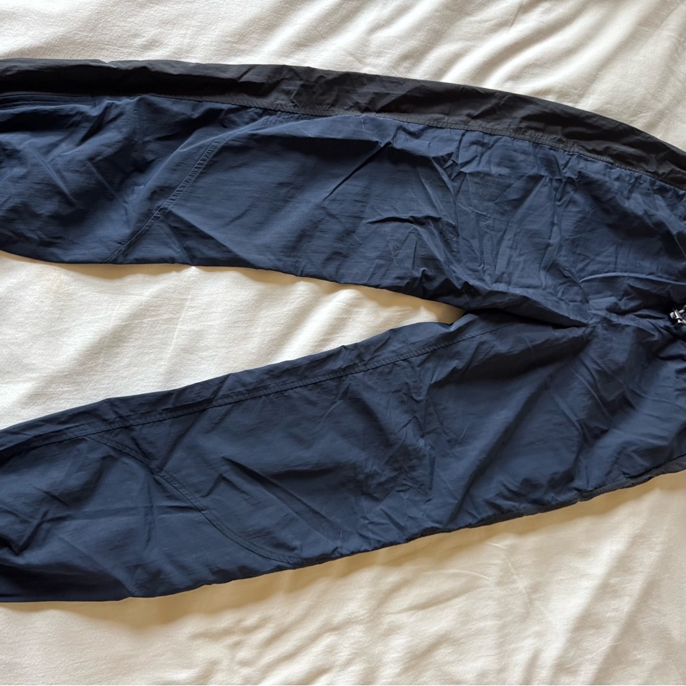 Lulu Lemon Navy Blue & Black Women’s Pants size 8